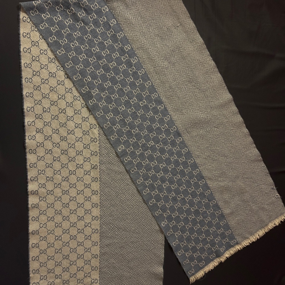 Gucci Blue and Cream Patterned Scarf